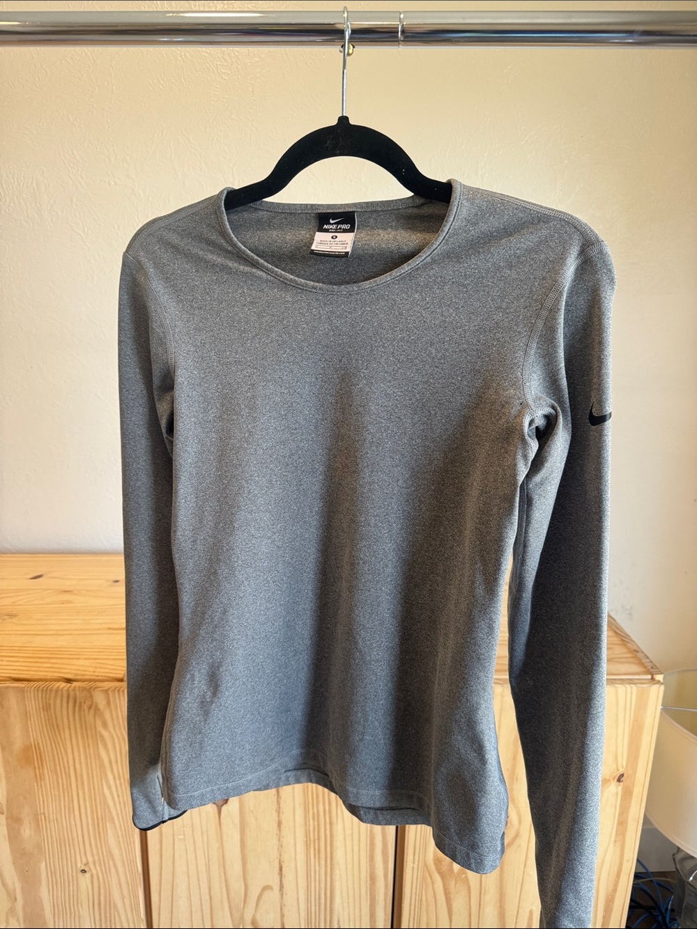 Nike Pro Thermal Women’s Gray Crewneck Long Sleeve Top